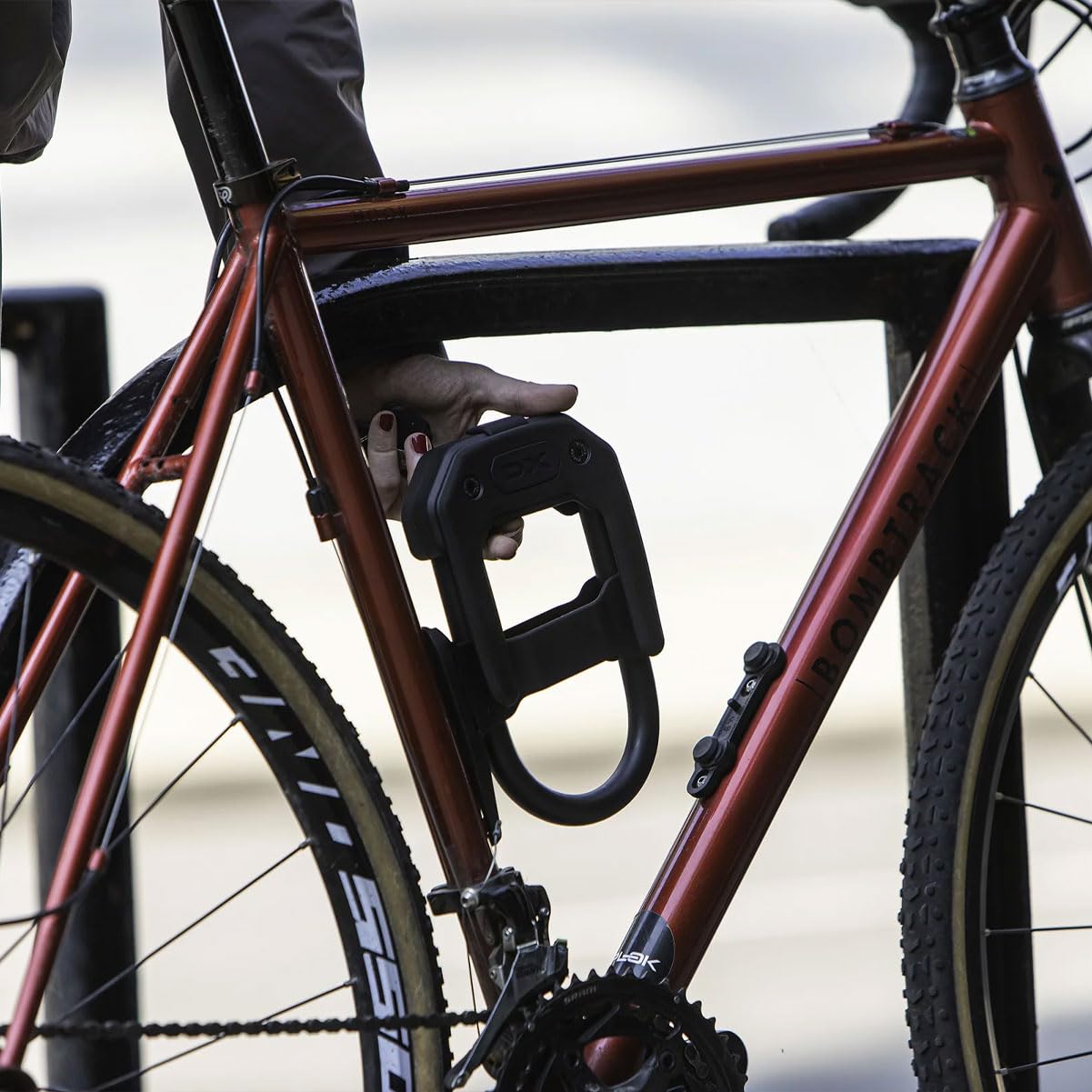 Hiplok DXF Bike D Lock (15cm x 8.5cm) with Hiplok Frame Bracket & 3 Keys- Black. Sold Secure Powered Gold & Pedal Diamond Bike/Bicycle D Lock