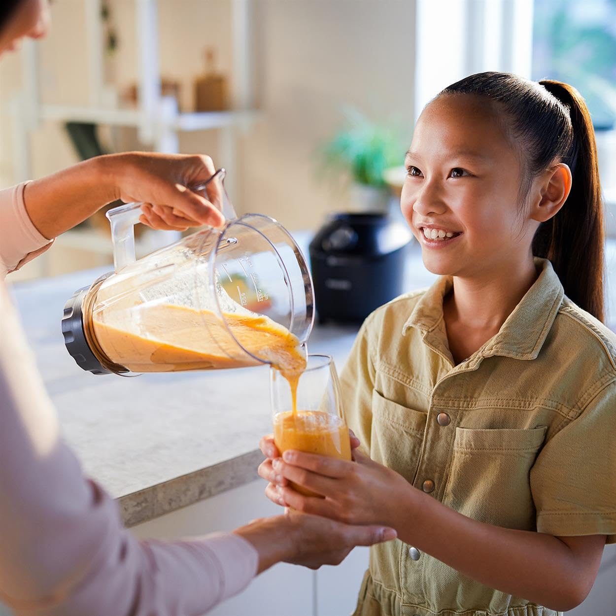 Philips Blender 3000 Series, ProBlend System, 2L Maximum Capacity, 1.25L Effective Capacity, 600W, 2 Speed Settings & Pulse, Glass Jar, Black