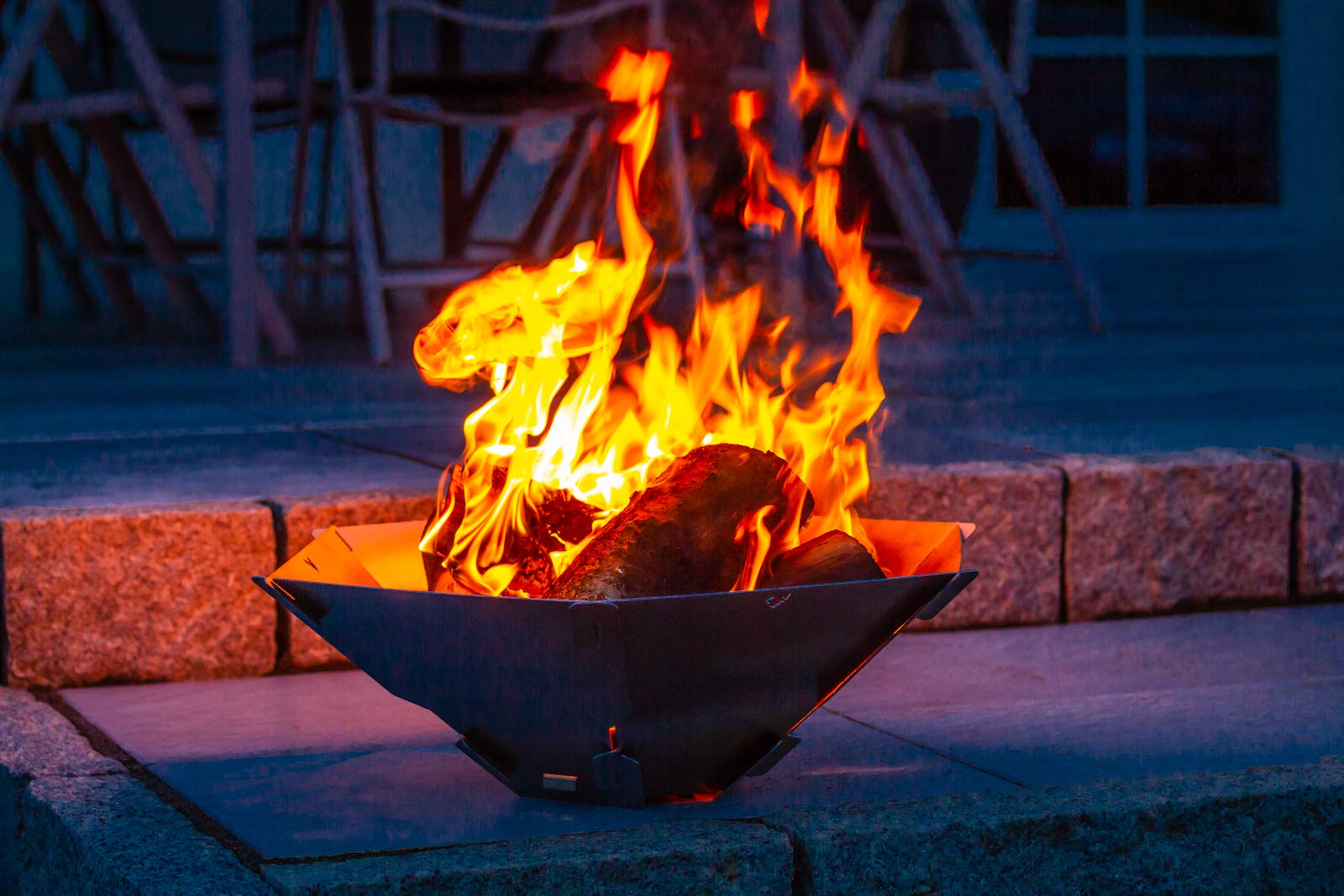 FENNEK Hexagon | The mobile fire pit made of stainless steel | Easy to dismantle and stick together | For camping, fishing vanlife and much more.