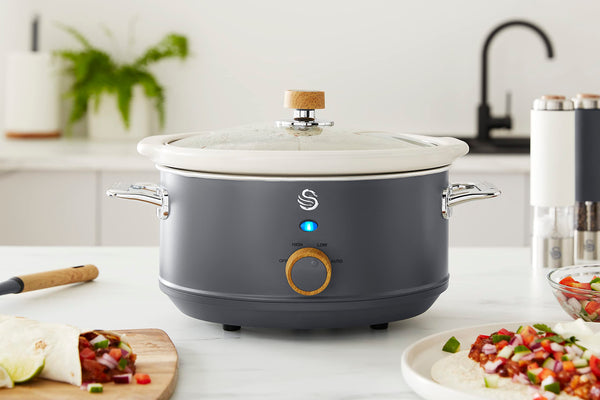 Swan SF17021GRYN Nordic Slow Cooker with 3 Temperature Settings, Keep Warm Function, 3.5L, 200W, Matte Grey