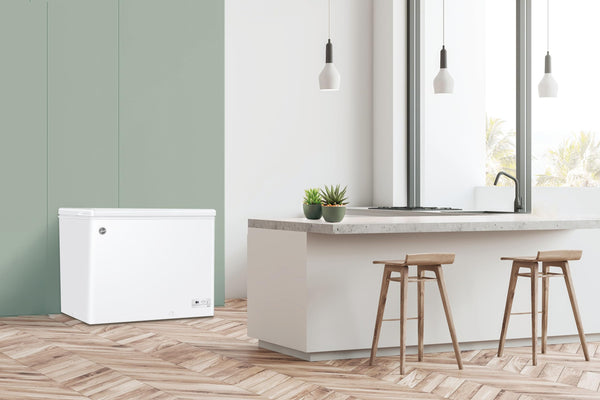 Hoover Freestanding Chest Freezer, 196L Capacity, E Class, Super Freezing Function, Suitable for Outbuildings and Garages, Integrated Handle, White, 91.5x55.5x84.5 cm - HHCH 200 ELK