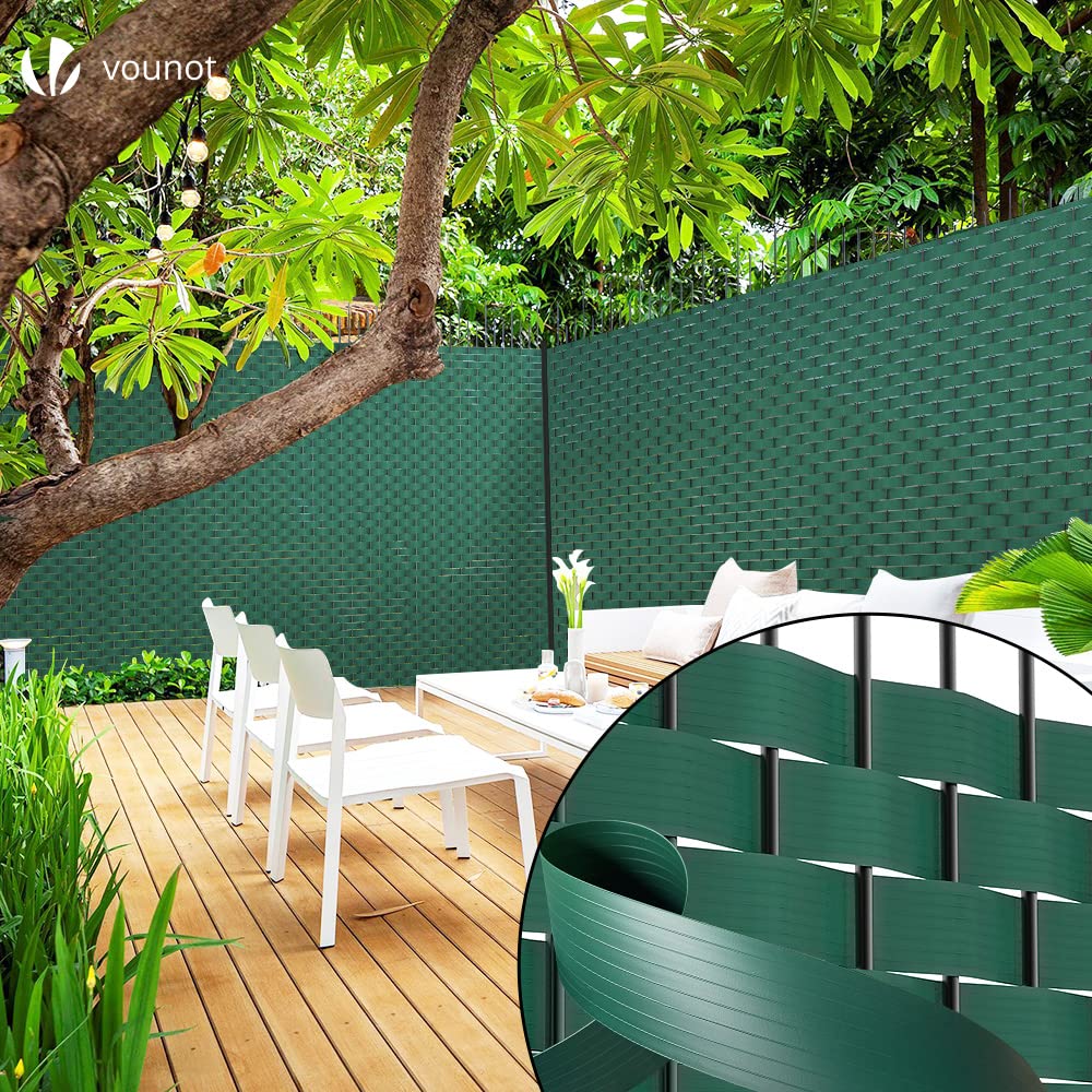 VOUNOT? PVC Privacy Strips Garden Privacy Fence Screen 150m x 4.7cm Double Rod Mats with 300 Clips for Deck, Patio, Balcony, Green