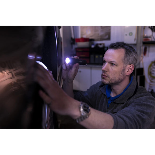 Ledlenser P7R torch LED, 1000 lumens, rechargeable Lithium 18650 battery, 210m long distance beam, focusable, up to zu 40h runtime, incl. magnetic charging system and wall mounting, Flashlight