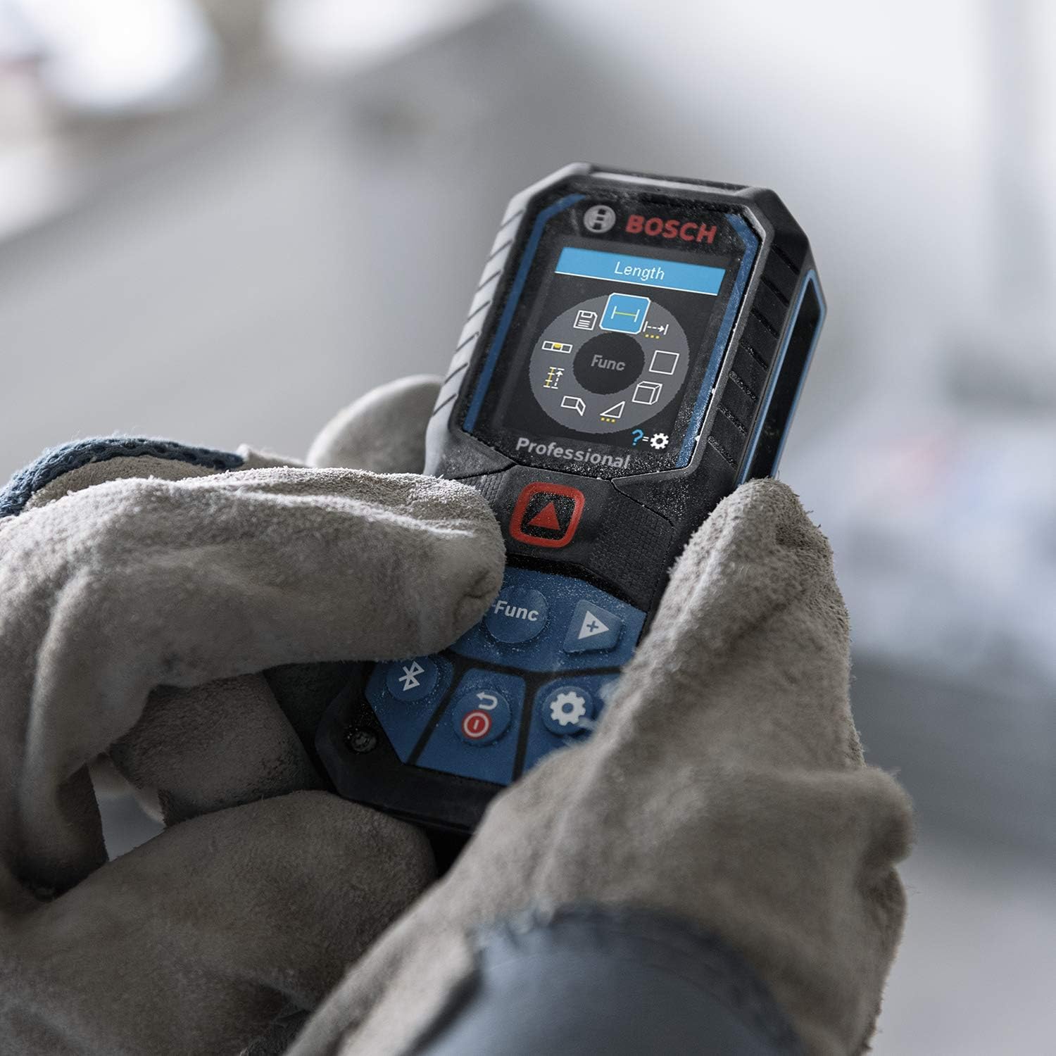 Bosch Professional Laser Measure GLM 50-27 C (Range: up to 50m, Robust, IP65, Data Transfer via Bluetooth, 2x AA Batteries, Hand Strap, Pouch)