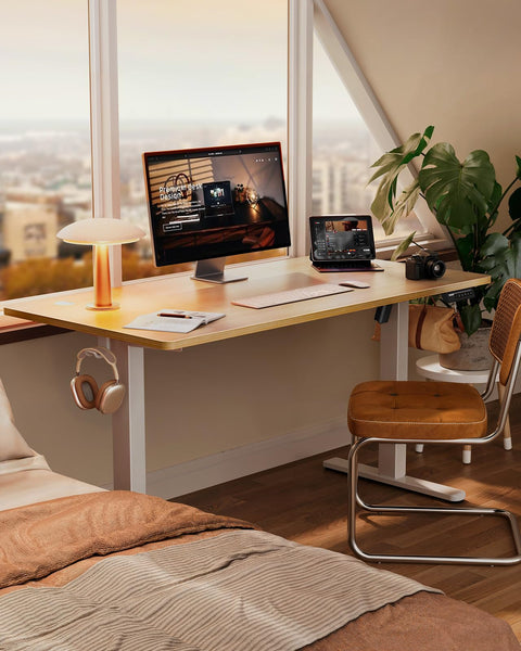 ErGear Electric Standing Desk Height Adjustable 160 x 80cm, Sit Stand Desk with 4 Memory Smart Pannel, Home Office Desk with Splice Board