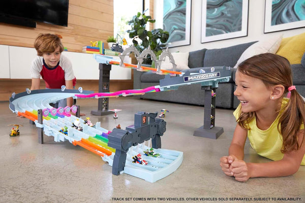 Hot Wheels Mario Kart Rainbow Road Raceway 8-Foot Track Set with Lights & Sounds & 2 1:64 Scale Vehicles, Toy Gift for Kids Ages 4 Years Old & Up, GXX41