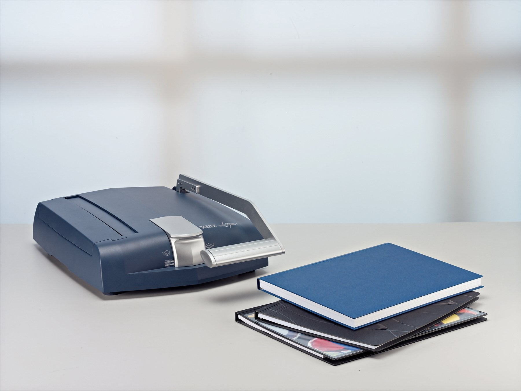 Leitz A4 Binding Machine, impressBIND 140, Silver/Blue