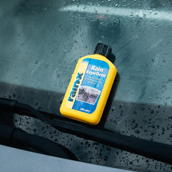 Rain-X Car Cleaning Bucket Kit - Glass Cleaner, High-Foam Wash & Wax Shampoo, Graphene Wheel Cleaner, Rain Repellent - Sponge & Cloth Included