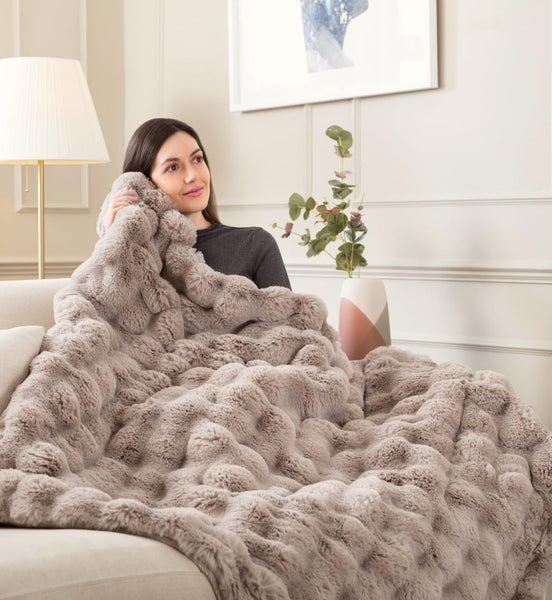 Dreamland Hygge Days Electric Blanket – Heated throw - Zebra, Luxury Faux Fur, 5-minute Fast heat up, 6 temperature settings, 1/3/9-hour auto timer, Electric throw, Machine Washable, 160x120cm