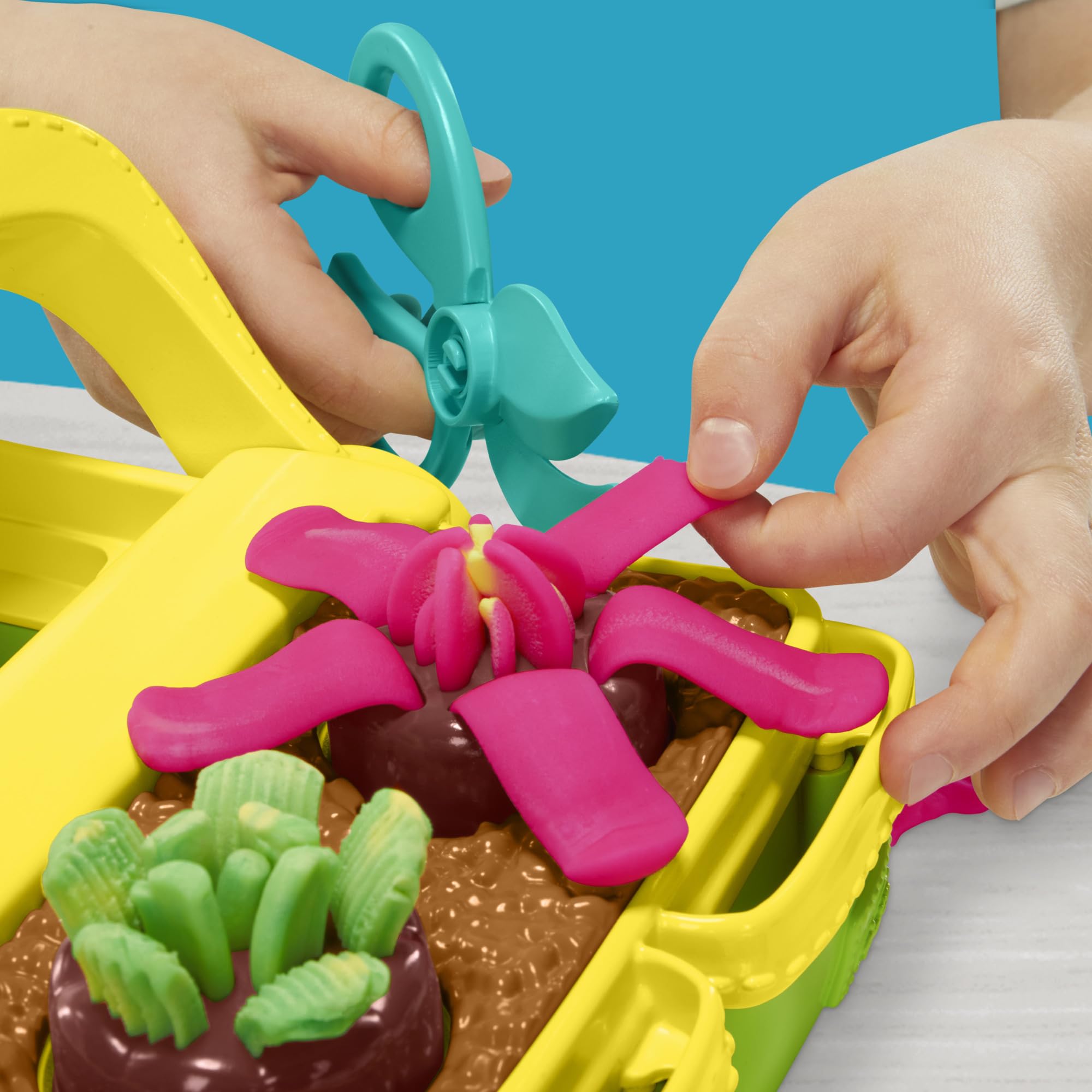 Play-Doh Blooming Flowers Playset, Creative Crafts for Toddlers, Arts and Crafts