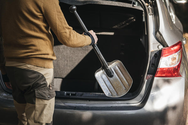 Fiskars Universal Shovel, Length: 70 cm, Weight: 479 g, Aluminium Leaf/Plastic Handle, Black, 1001574