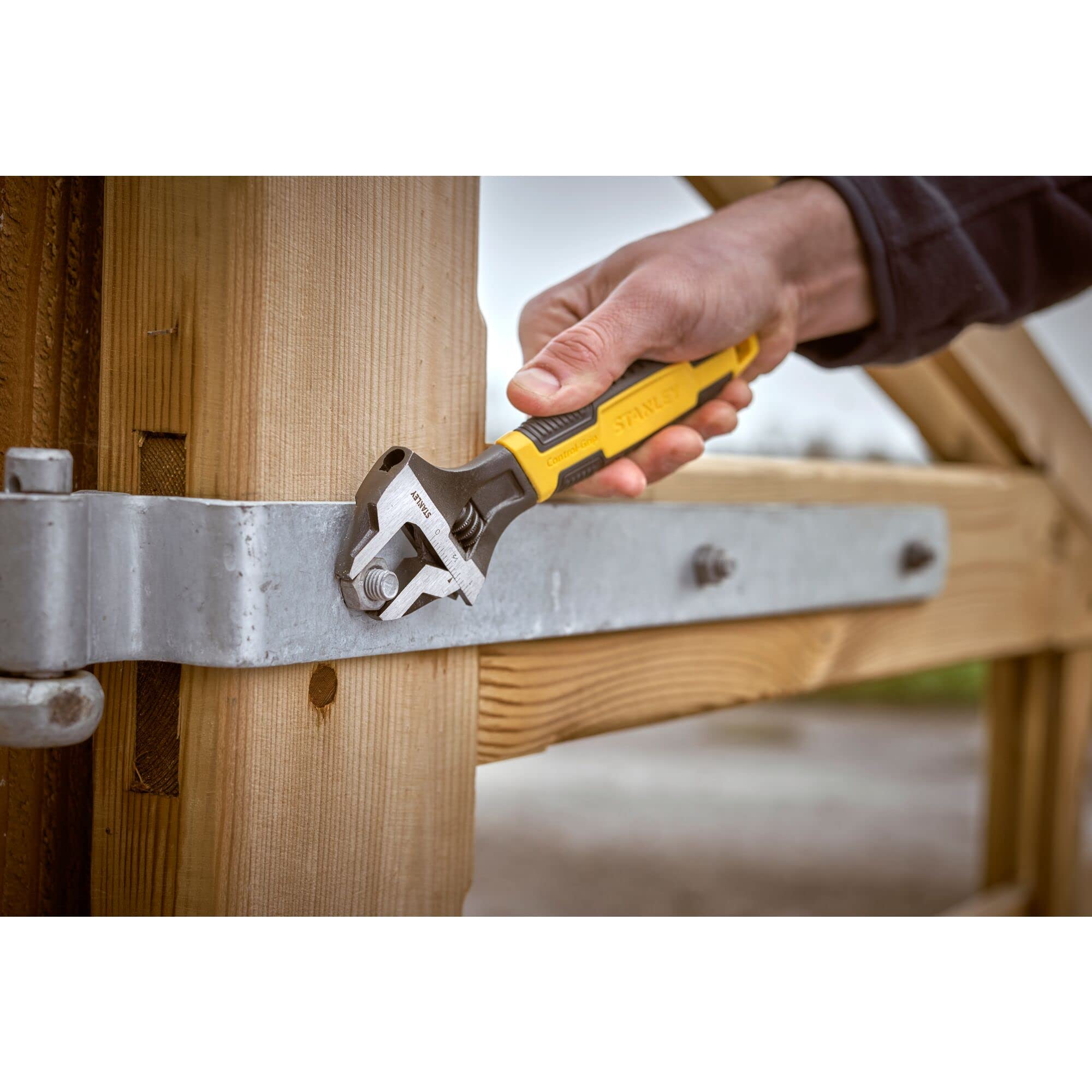 STANLEY MAXSTEEL Adjustable Wrench 30 x 200 mm Protective Phosphate Finish and Ergonomic Bi Material Handle 0-90-948