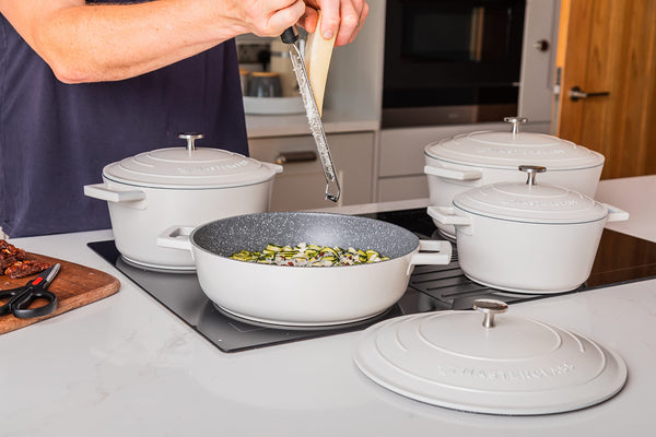 MasterClass Casserole Dish With Lid, Medium 4L/24 cm, Lightweight Cast Aluminium, Induction Hob And Oven Safe, Black