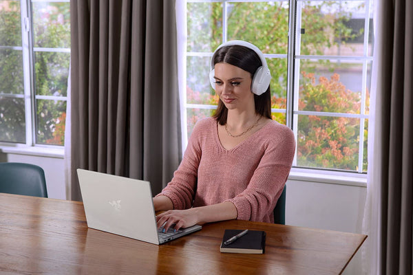 Razer Opus X - Wireless Low Latency Headset with ANC Technology (Active noise cancellation, Custom-tuned 40 mm drivers, Built-in microphones, Battery life up to 40 hours) Green