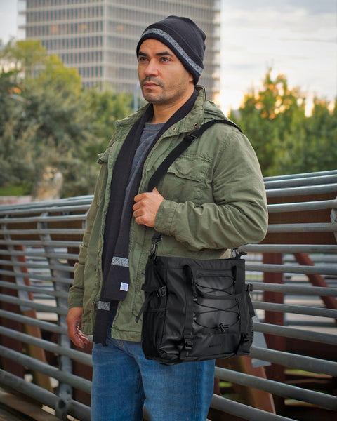 Waterfly Sports Gym Bag Small Duffle Bag for Women Men Water Resistant Weekend Travel Overnight Holdall Bag for Swimming Fitness Black