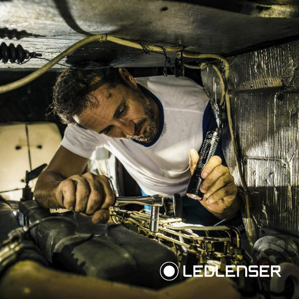 Ledlenser P7R torch LED, 1000 lumens, rechargeable Lithium 18650 battery, 210m long distance beam, focusable, up to zu 40h runtime, incl. magnetic charging system and wall mounting, Flashlight