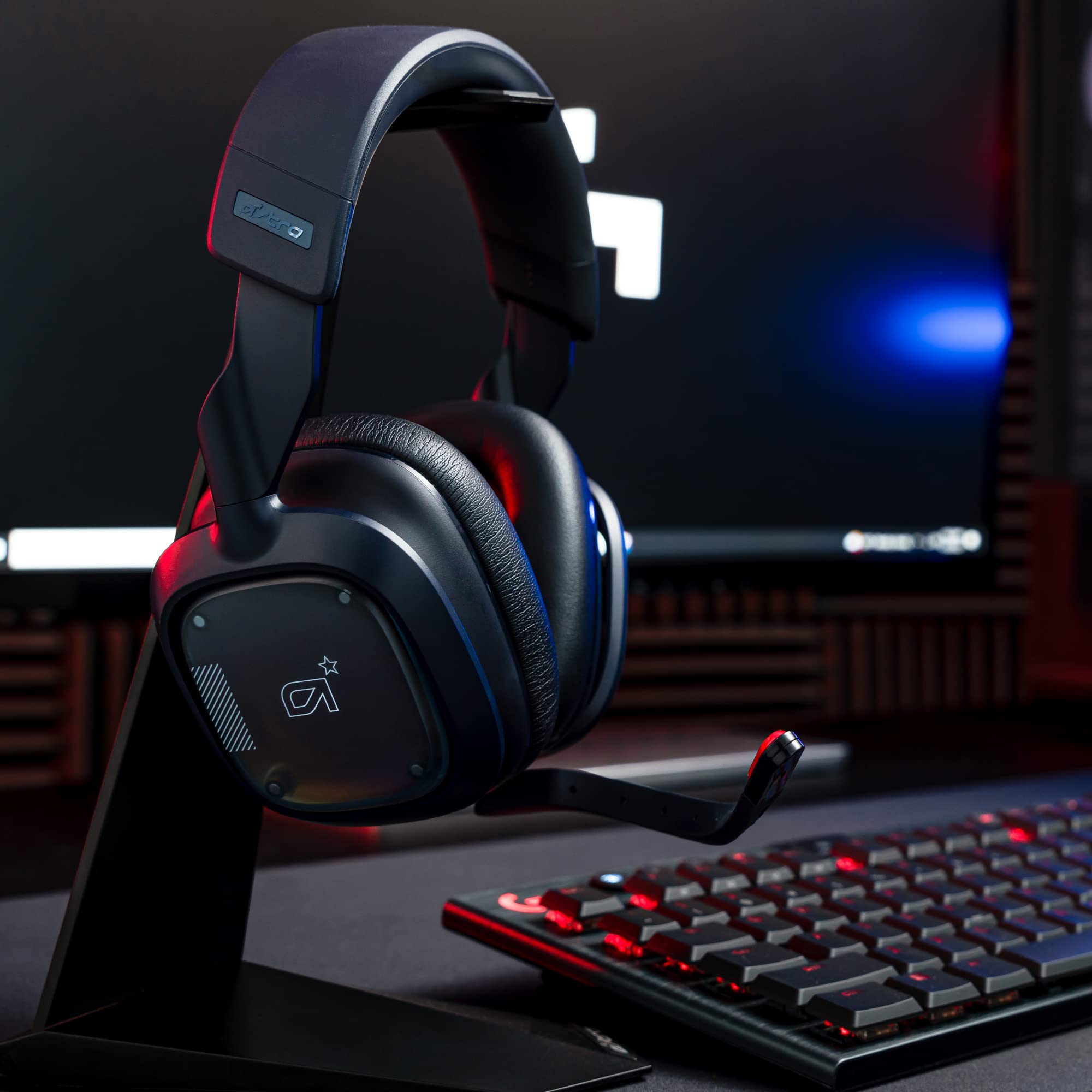 Logitech G Astro A30 LIGHTSPEED Wireless Gaming Headset, Bluetooth enabled, Dolby Atmos, Detachable Boom, 27h battery, USBC charging, for PS5, PS4, Xbox, Nintendo Switch, PC, Android - White