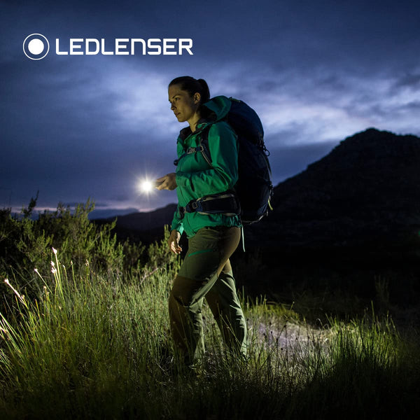 Ledlenser P7R torch LED, 1000 lumens, rechargeable Lithium 18650 battery, 210m long distance beam, focusable, up to zu 40h runtime, incl. magnetic charging system and wall mounting, Flashlight