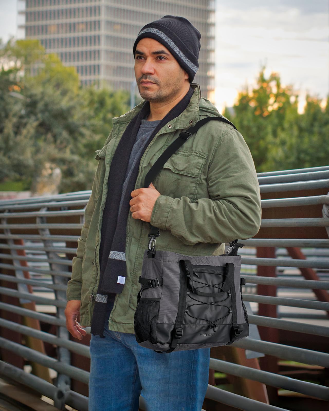 Waterfly Sports Gym Bag Small Duffle Bag for Women Men Water Resistant Weekend Travel Overnight Holdall Bag for Swimming Fitness Black