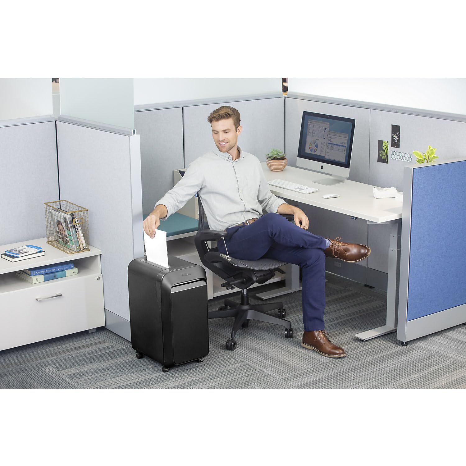 Fellowes 18 Sheet Paper Shredder for Office Use - 100% Jam Proof Cross Cut Shredder - 99Ci Shreds for 30 Minutes - Powershred Office Shredder with Large 34 Litre Pull-Out Bin - DIN Level P4 - Black