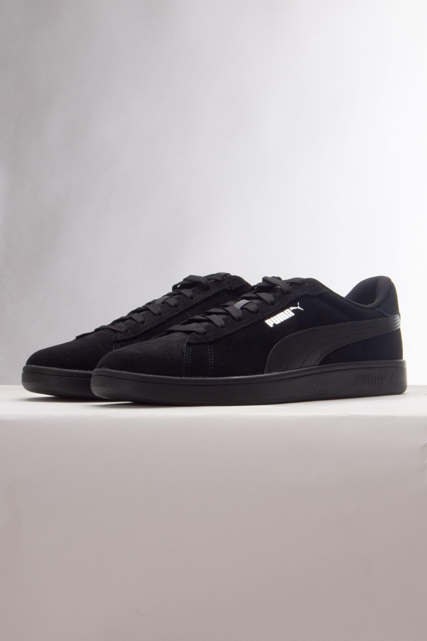 PUMA Unisex Smash V2 Low-Top Sneakers