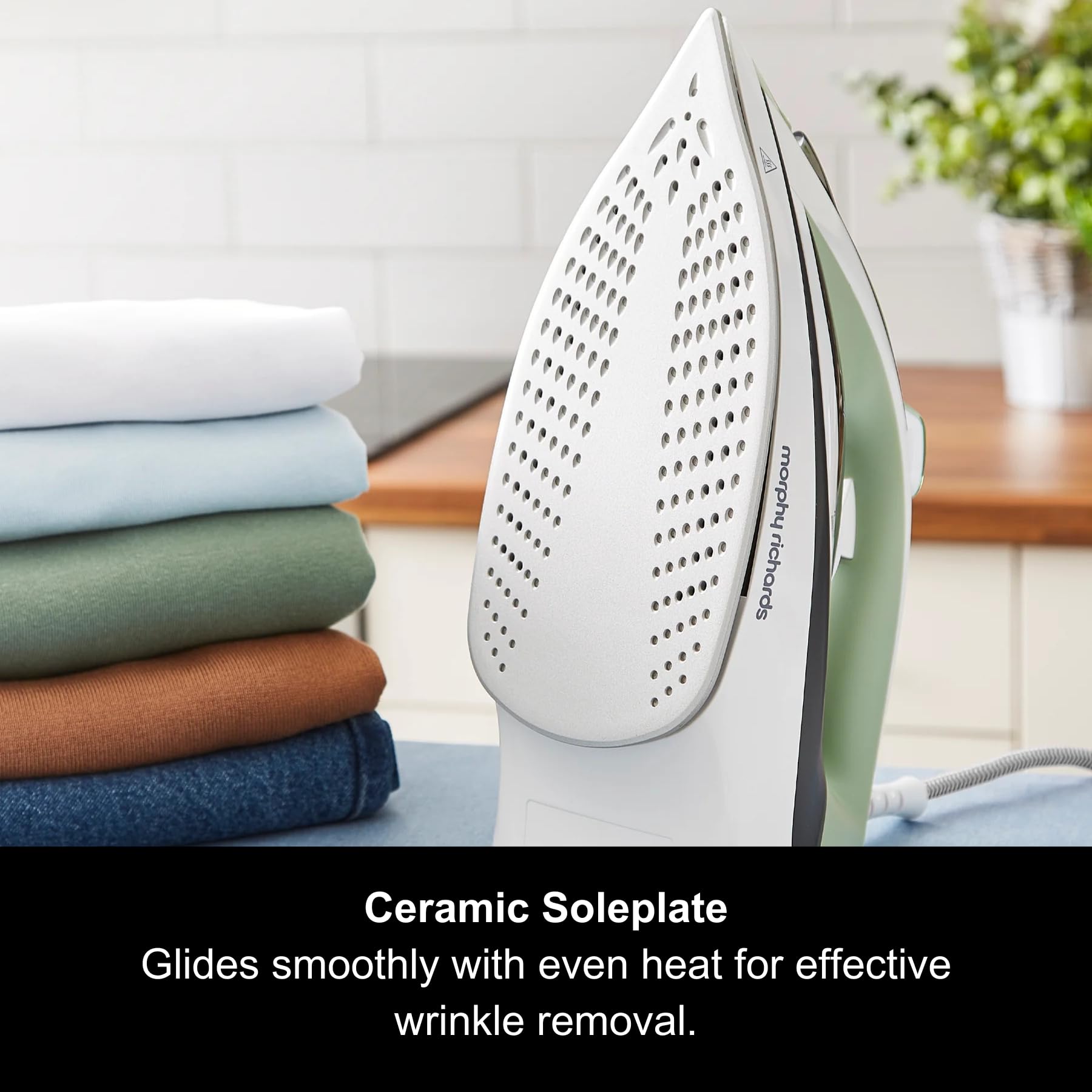 Morphy Richards Steamflow Turbo Steam Iron, Non Stick Ceramic Soleplate, 35g Output, Temperature Controls, Anti-Scale and Drip, 450ml Water Tank, 2.5M