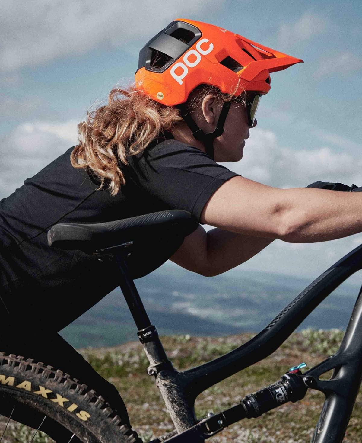 POC Kortal Race MIPS - Advanced trail, enduro and all-mountain bike helmet with a highly efficient ventilation design