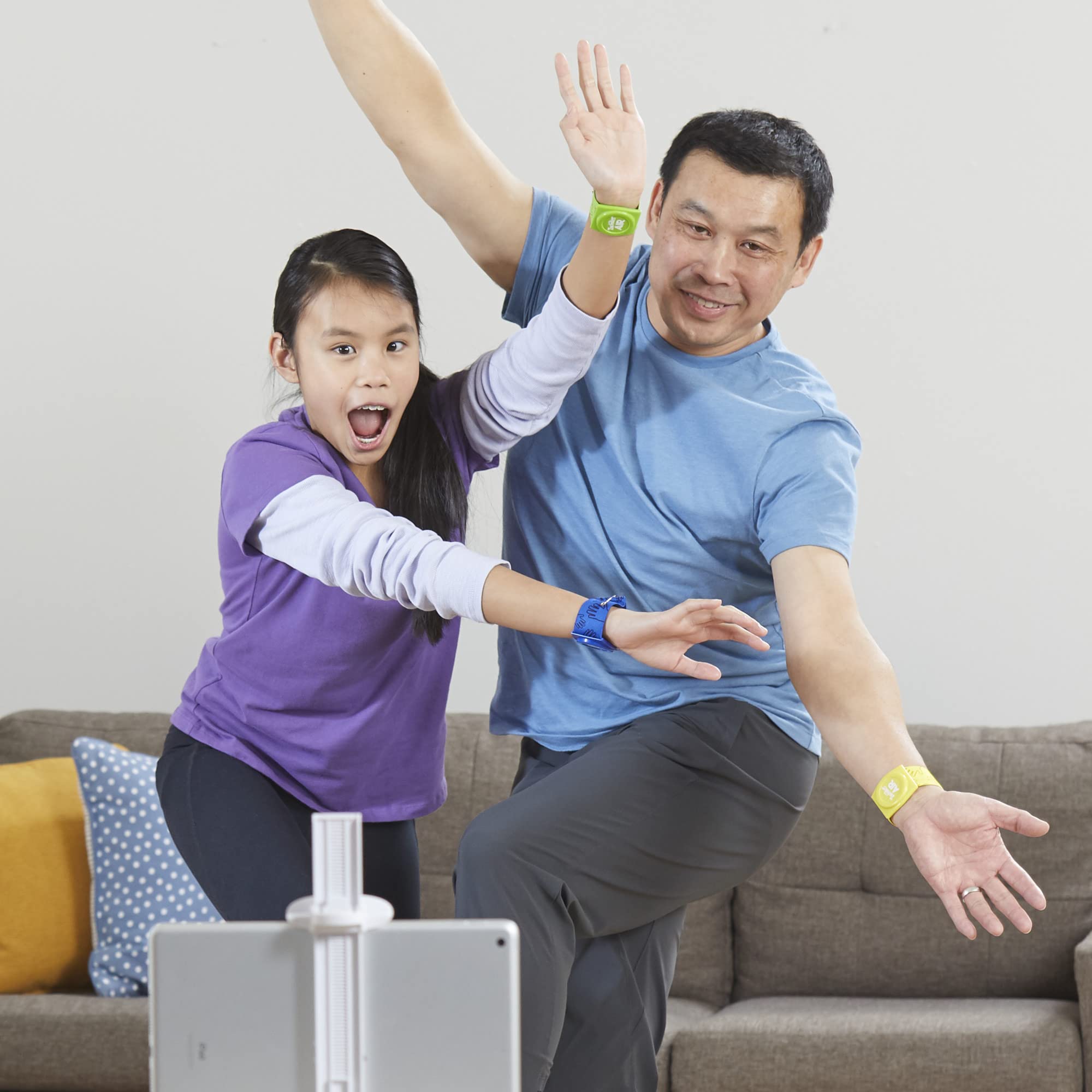 Hasbro Gaming Twister Ultimate: Bigger Mat, More Coloured Spots, Family, Kids Party Game Age 6+; Compatible with Alexa (Amazon Exclusive)