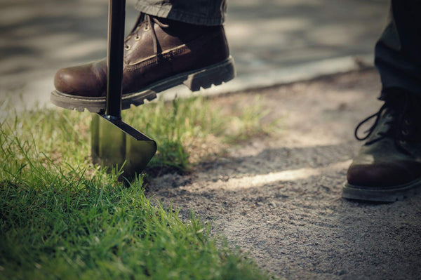 Fiskars Solid Lawn Edger, Length: 109 cm, Width: 23 cm, Boron Steel, Black, 1011617