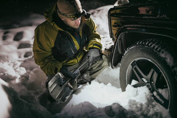 Fiskars Universal Shovel, Length: 70 cm, Weight: 479 g, Aluminium Leaf/Plastic Handle, Black, 1001574