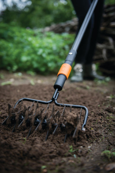 "Fiskars Lawn Spiker, Tool Head Compatible with All QuikFit Handles, Width: 17 cm, steel, Black/Orange, 1000689"