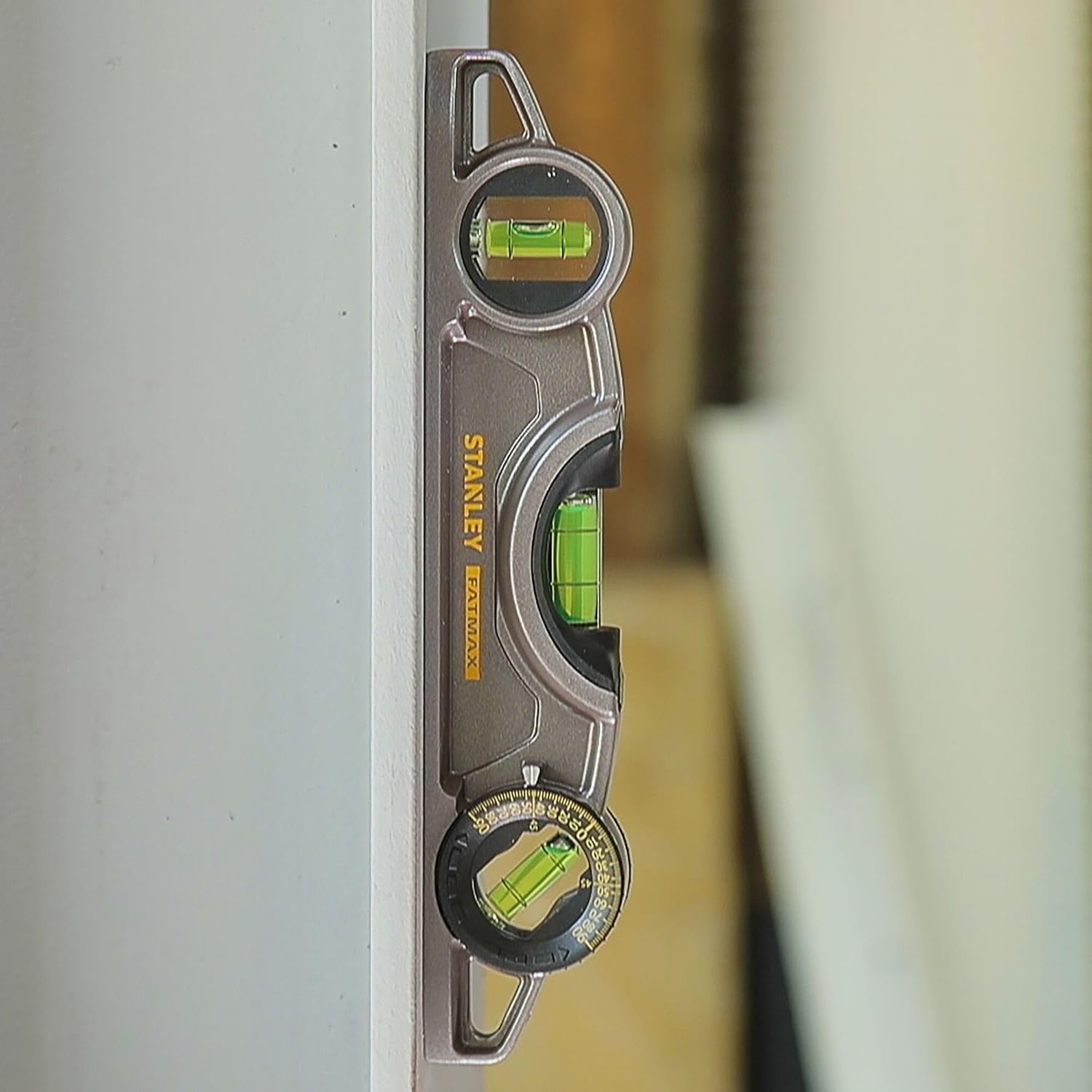 STANLEY Torpedo Level Heavy Duty Aluminium Body and Magnetic Base Including 3 Reversible Vials 0-43-609, Grey/White, 25cm