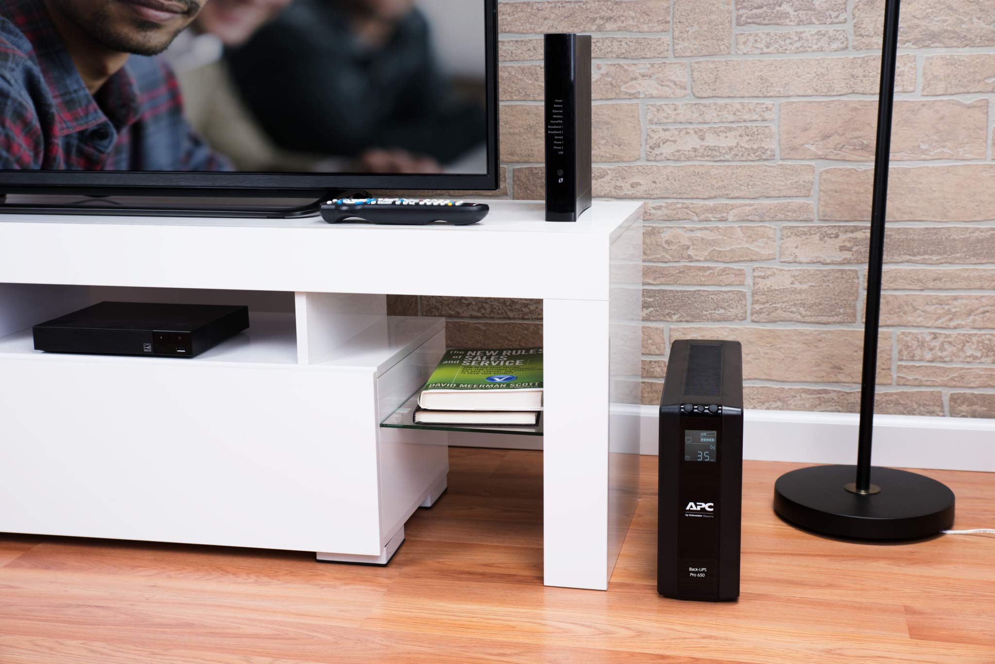 APC by Schneider Electric Back UPS Pro - BR1600MI - UPS 1600VA (8 IEC Outlets, LCD Interface, 1GB Dataline Protection),Black