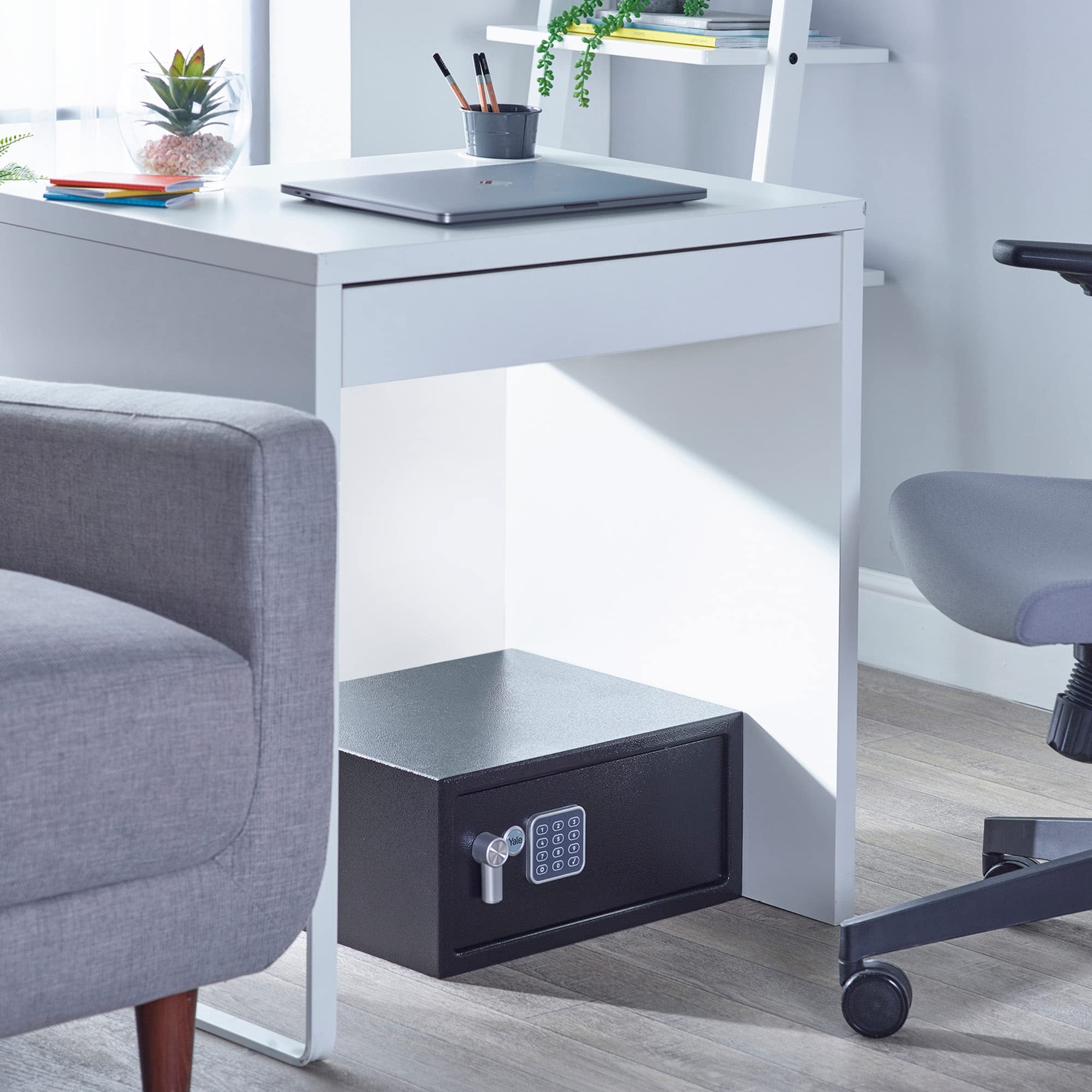 Yale - Electronic Alarmed Safe Laptop - Standard Security - YLC/200/DB2