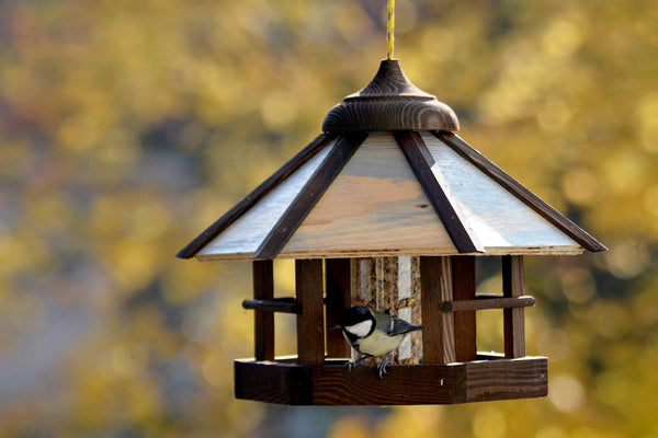 dobar? 21390 Camouflage Bird Feeder Made of Wood - Hanging Bird House - Includes Feeder - Compact Bird Villa - 35 x 35 x 29 cm - Brown/Beige/Grey