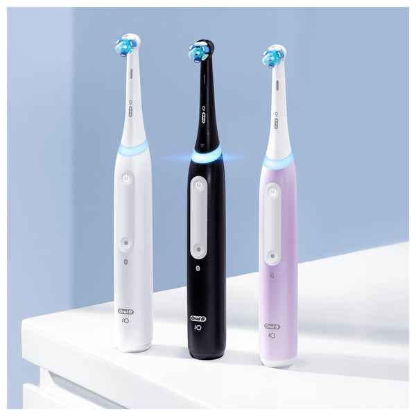 Oral-B iO4 Electric Toothbrush For Adults, 3 Toothbrush Heads, Travel Case & Toothbrush Head Holder, 4 Modes With Teeth Whitening, 2 Pin UK Plug, Black