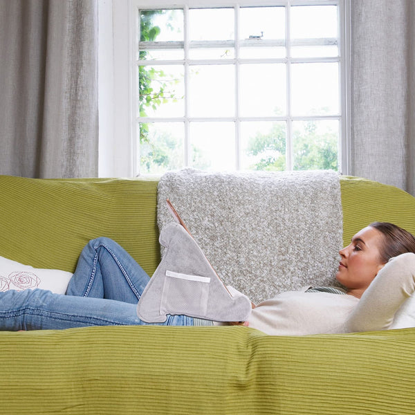 Soft Tablet Stand Pillow with Pocket,Tablet Cushion Stand,Adjustable 3 Viewing Angle,Lazy Holder Stand for Bed Sofa,Compatible with iPads Tablets eReaders Smartphones Books Magazines（Grey）…