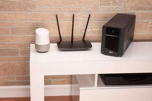 APC Easy UPS 2200VA - BVX2200LI - UPS Battery Backup & Surge Protector, Backup Battery with AVR, LED Indicators, Uninterruptible Power Supply