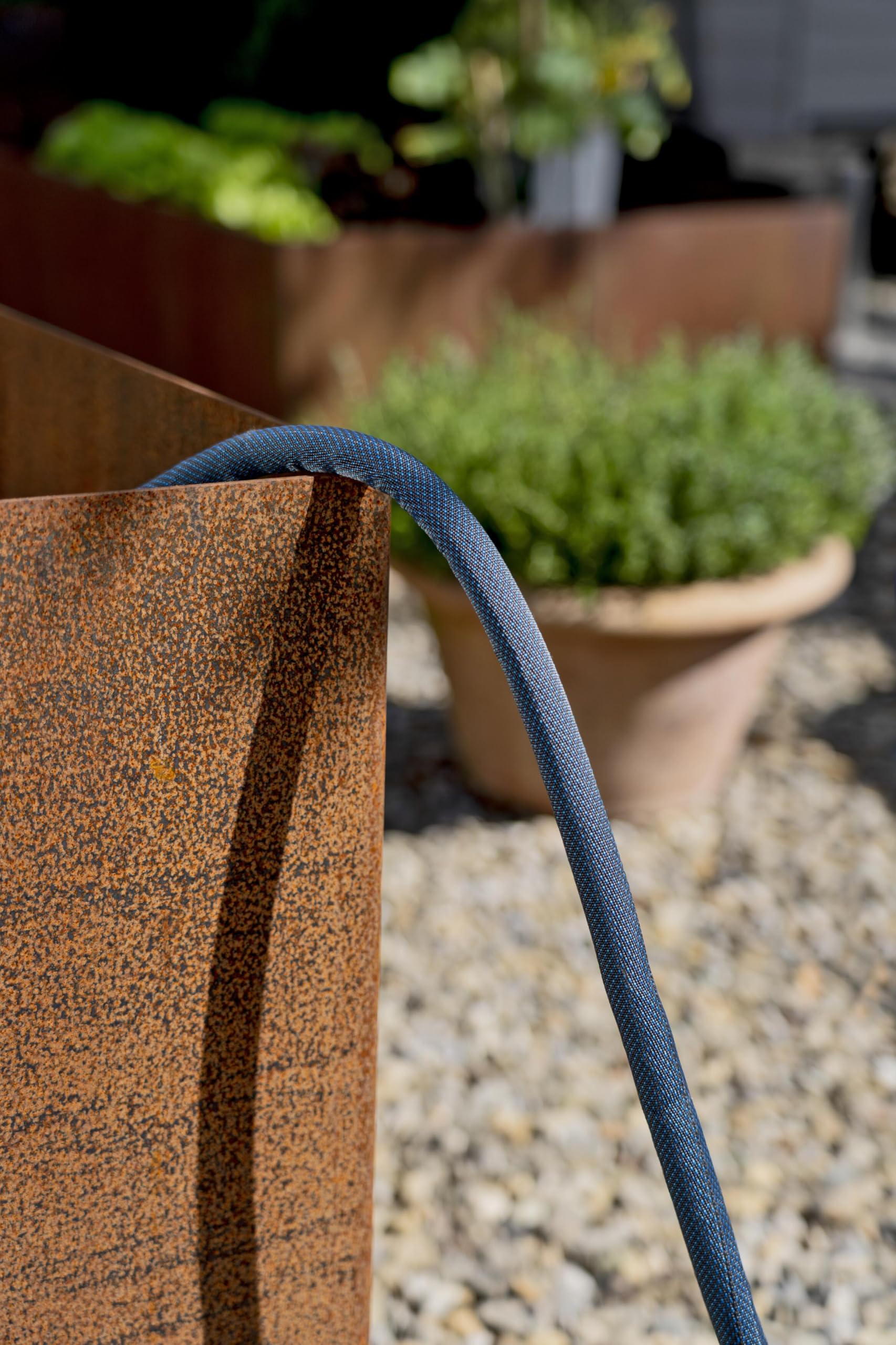 Gardena Liano Xtreme 1/2 inch, 15m + bag: Extremely robust textile garden hose, for indoor water taps, with PVC inner tube, lightweight,