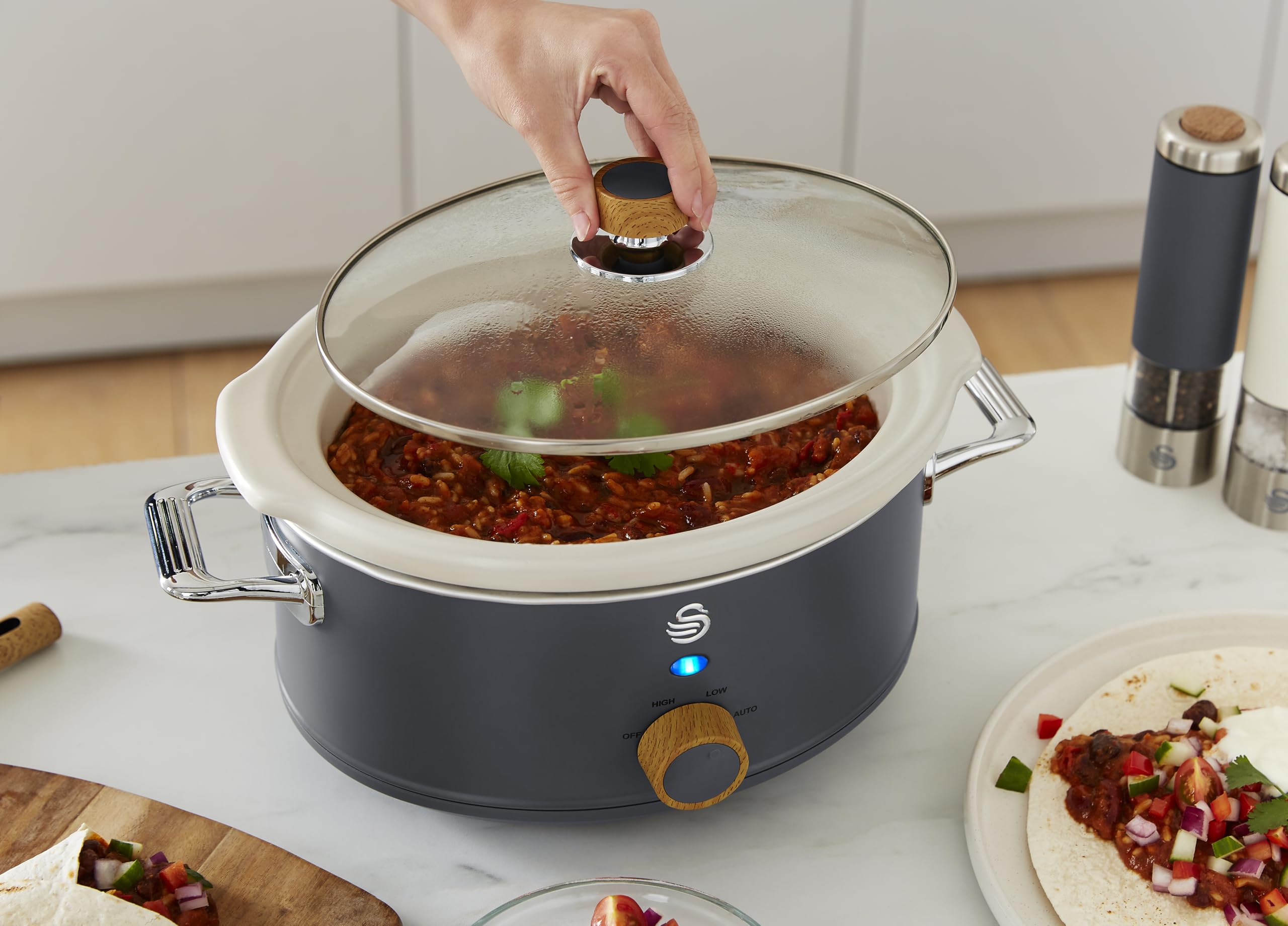 Swan SF17021GRYN Nordic Slow Cooker with 3 Temperature Settings, Keep Warm Function, 3.5L, 200W, Matte Grey