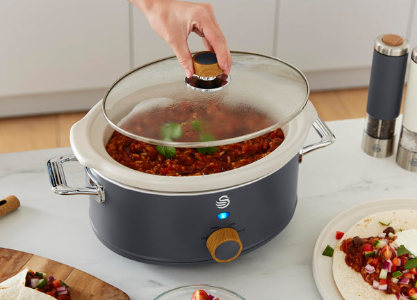Swan SF17021GRYN Nordic Slow Cooker with 3 Temperature Settings, Keep Warm Function, 3.5L, 200W, Matte Grey