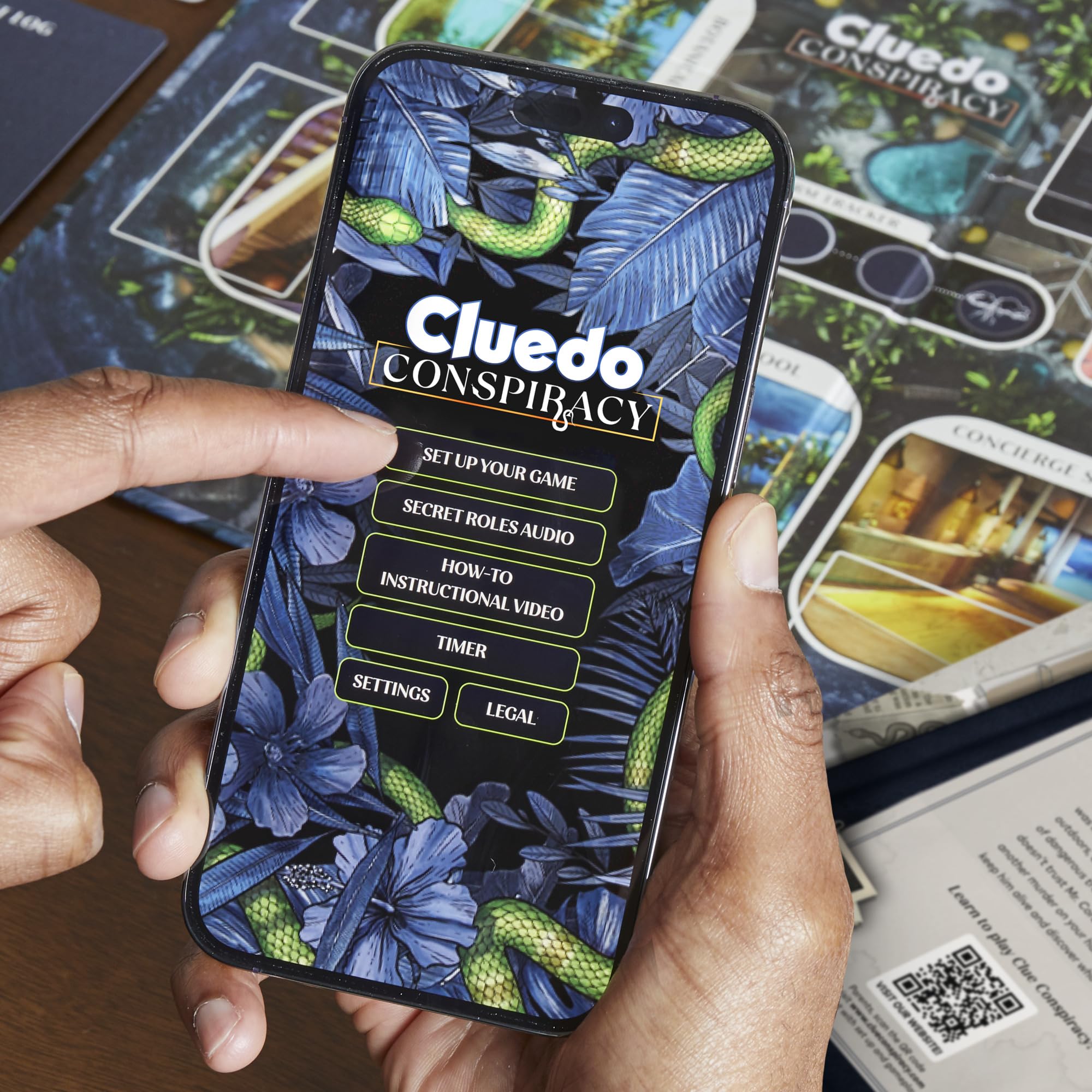 Hasbro Gaming Cluedo, Reimagined Classic for 2-6 Players, Detective Board Game for 8+ Year Old Boys and Girls