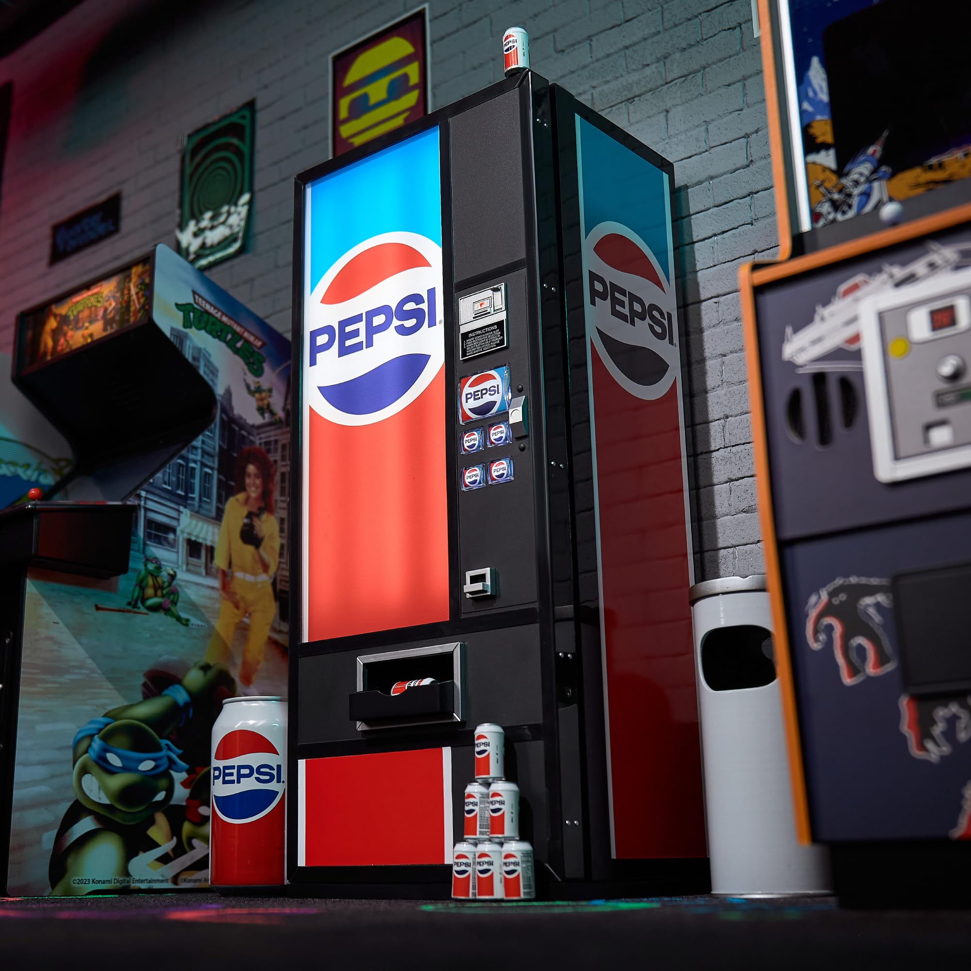 Quarter Arcades Pepsi Retro Vending Machine USB Hub - 5-Port Powered Hub with Authentic 1980s Design, LED Illumination, and Miniature Pepsi Can Dispenser [video game] [video game]