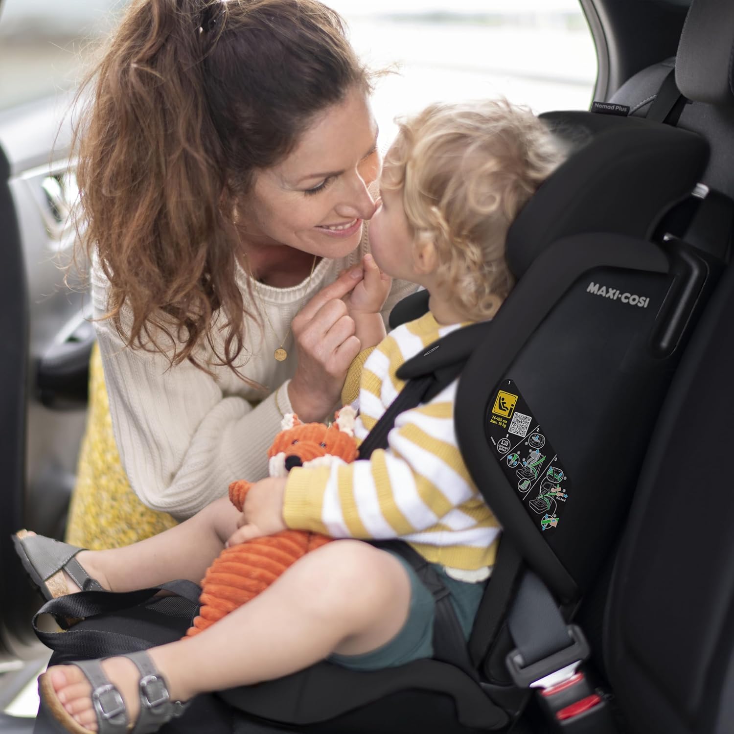 Maxi-Cosi Nomad Plus, Foldable Car Seat, 15 Months – 4 Years, 76 - 105cm , Portable Travel Car Seat, Ultra-Compact & Lightweight, Side Impact Protection, Fits any Car, Travel Bag, Authentic Black