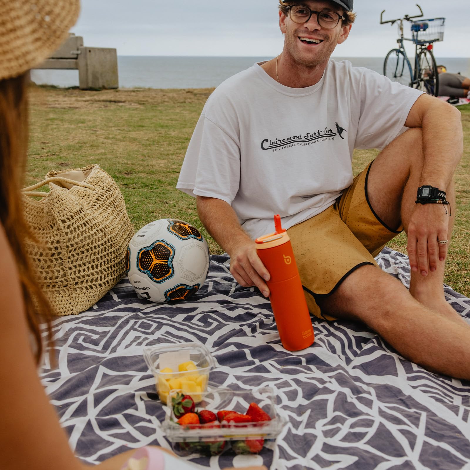 Insulated Water Bottle 700ml(24oz) with Straw, Lid, and Handle - Stainless Steel Sports Travel Gym Bottle for Men and Women (Skiing)