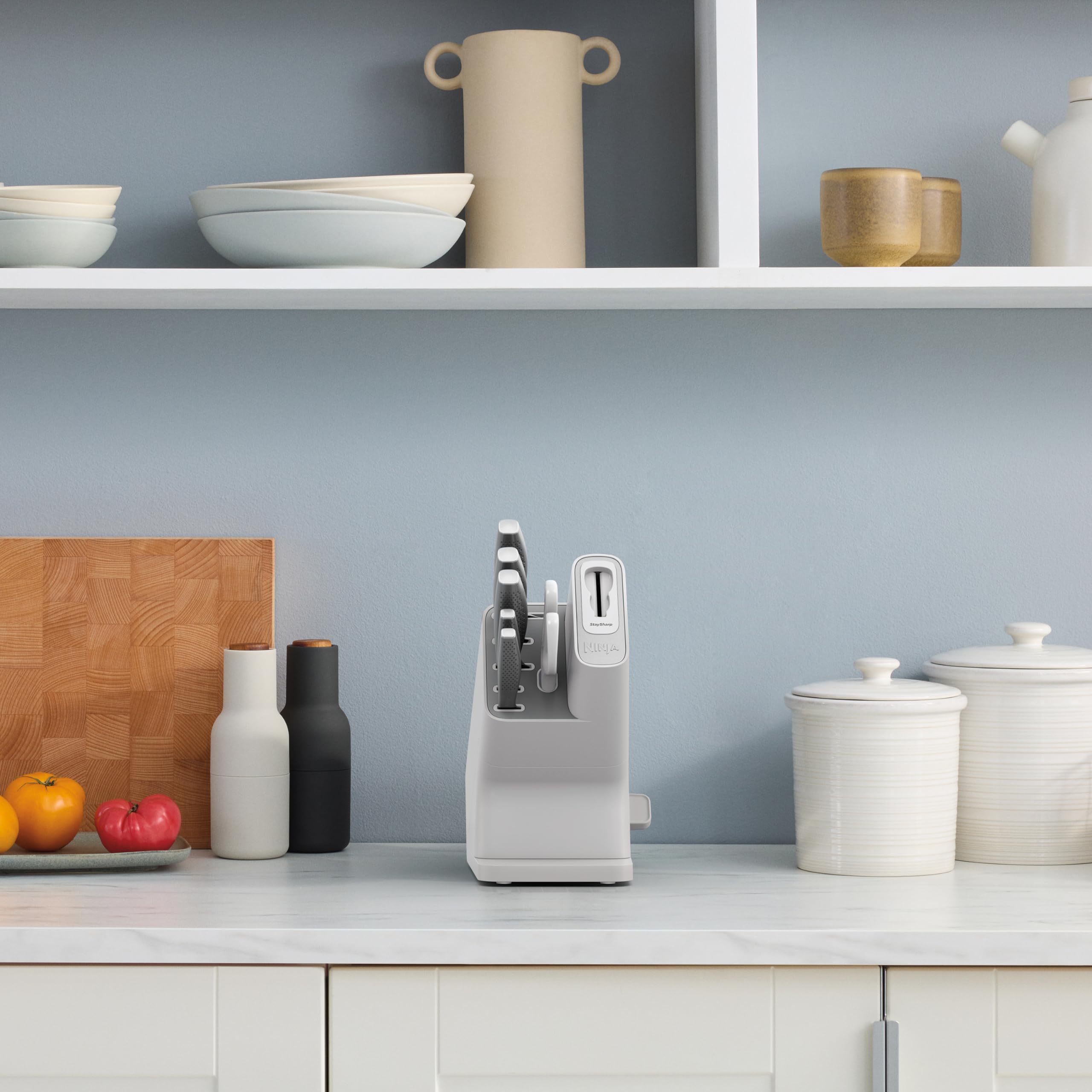 Ninja Foodi StaySharp Knife Block with Integrated Sharpener, 5-Piece Knife Set includes Chef, Bread, Slicing, Utility, Paring Knives, Stainless Steel K32005UK, Black