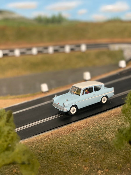 Scalextric Cars - C4541 Back To The Future 2, Flying Time Machine - Toy Slot Car for use with Race Tracks and Set - Gift Ideas for Kids and Adults, Scalextric Accessories