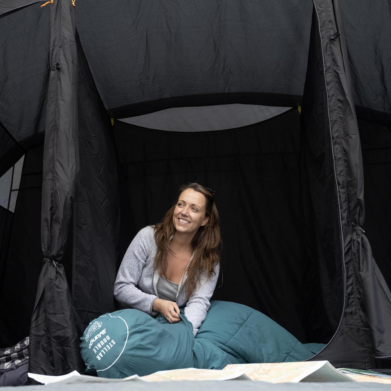 Vango Purbeck 600XL Family Tent [Amazon Exclusive], Large 6 Man Tent with 3 Rooms, Enclosed Porch Area, Double Living Area, Climate Windows - Vivid Grey