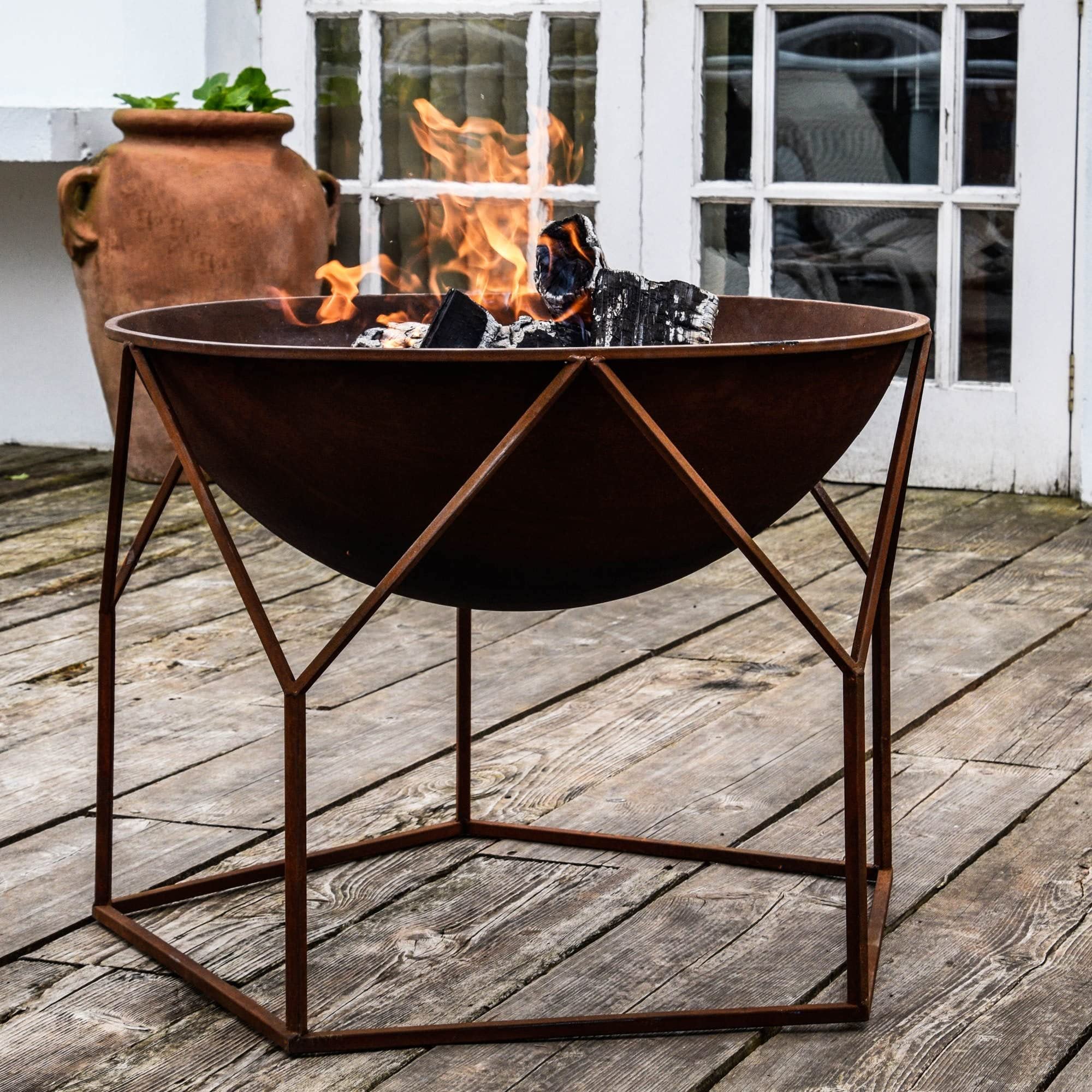 Ivyline Buckingham Firebowl with Geometric Stand in Black - UV Stable, Frost Proof & Durable - Contemporary Stylish Outdoor Firepit - H51cm x W70cm