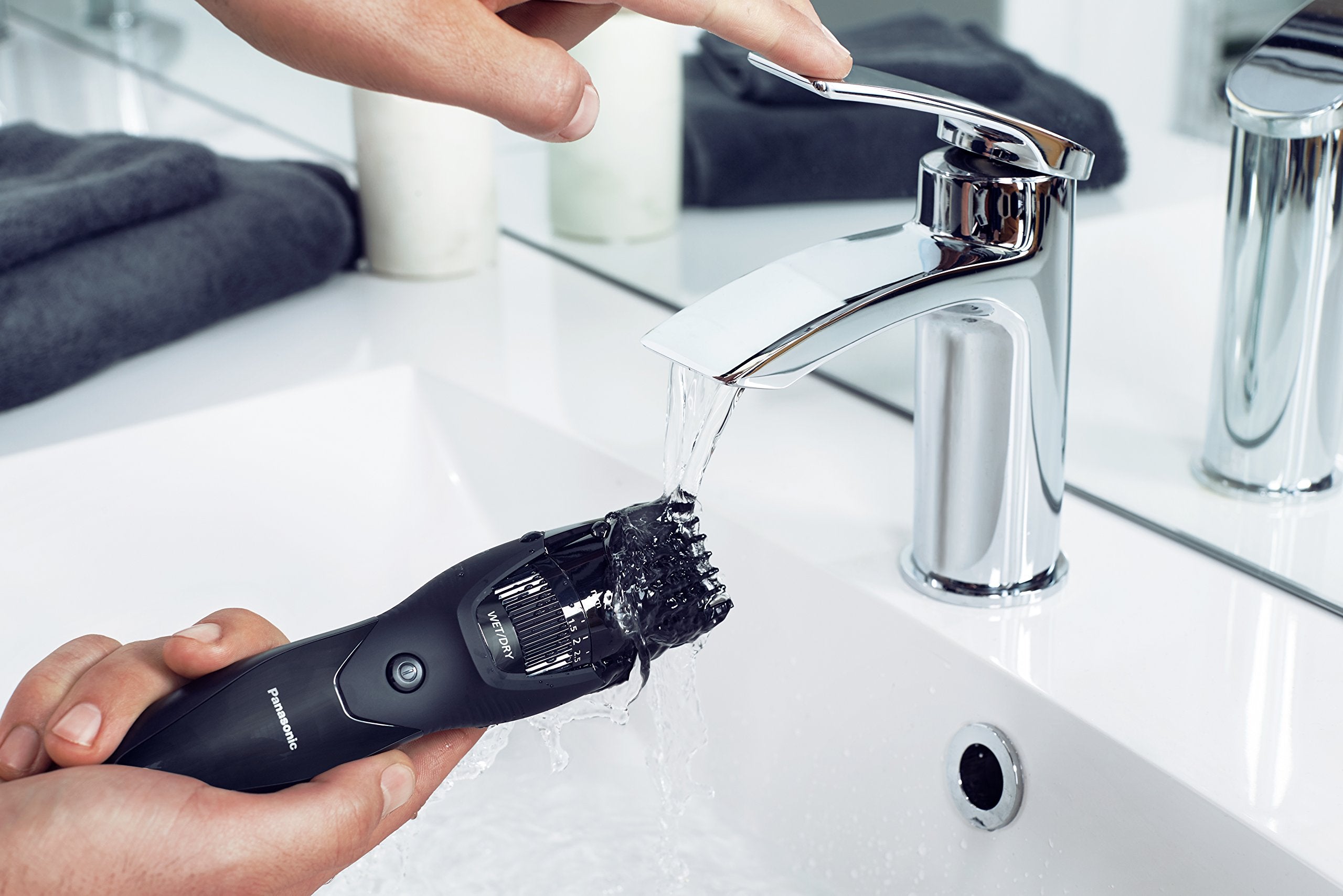 Panasonic ER-GB42 Wet & Dry Electric Beard Trimmer for Men with 20 Cutting Lengths, Standard UK 3 pin Plug, Black, 50 min usage